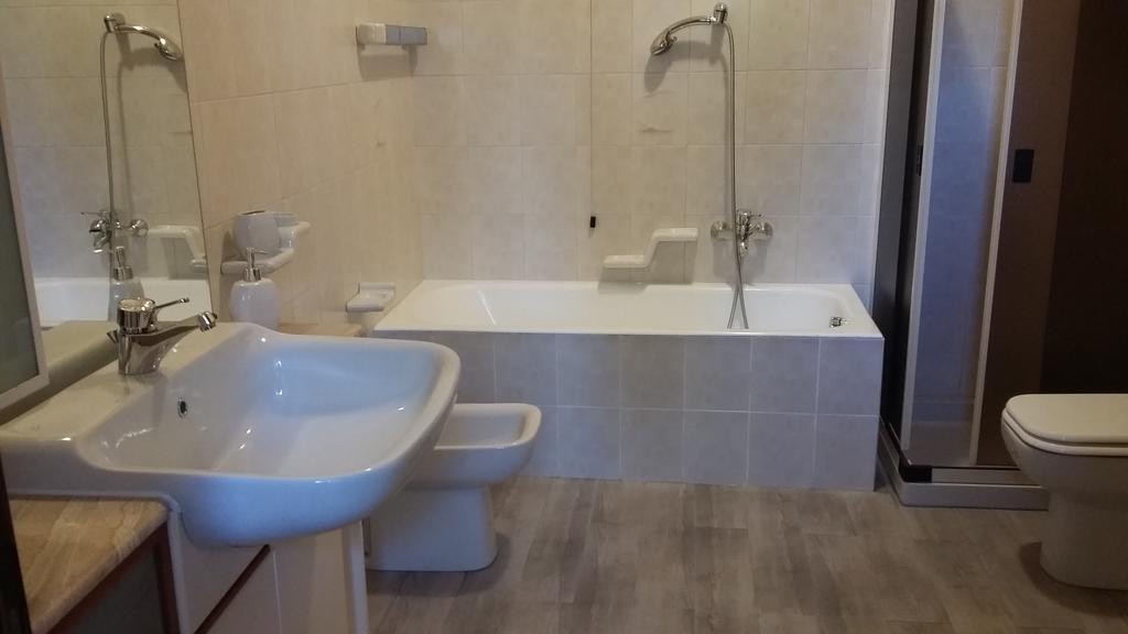 Il Pozzo Apartment มาโรเน ภายนอก รูปภาพ