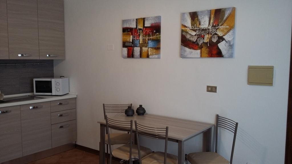 Il Pozzo Apartment มาโรเน ภายนอก รูปภาพ